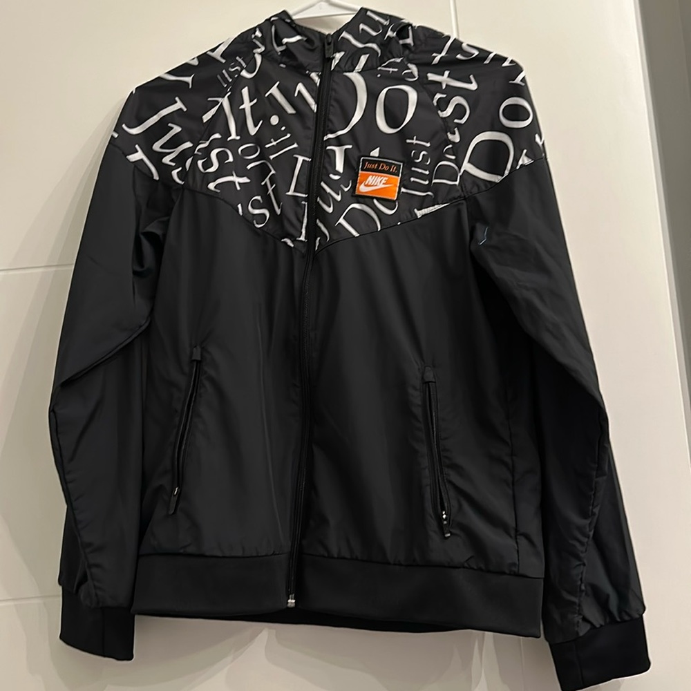 Boys black Nike “just do it” Windrunner jacket size: Large